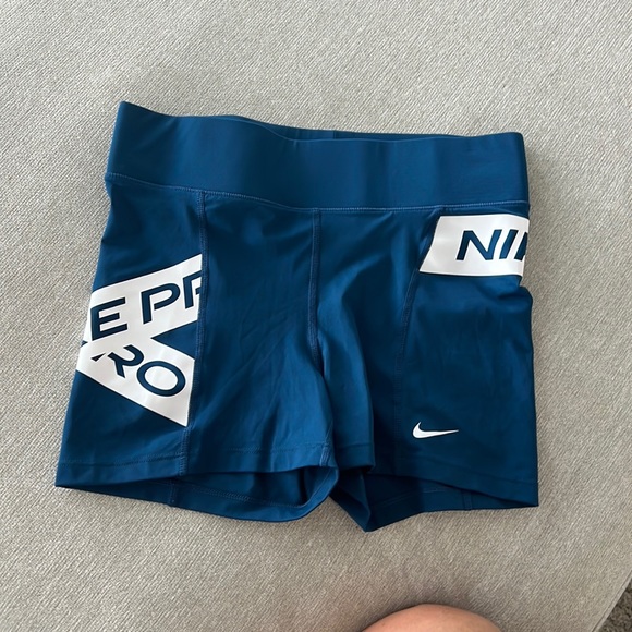 Nike Pants - Nike pro gym shorts